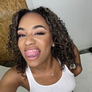 Meet your Posher, Naj